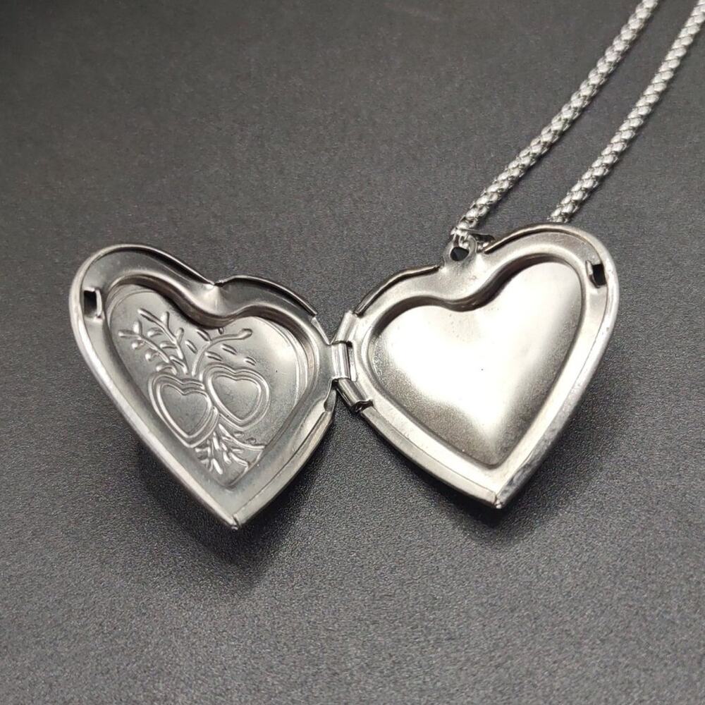 Elegant Silver Tone Vine Heart Locket Vtg Fashion Valentine's Birthday Gift NEW - Picture 4 of 5